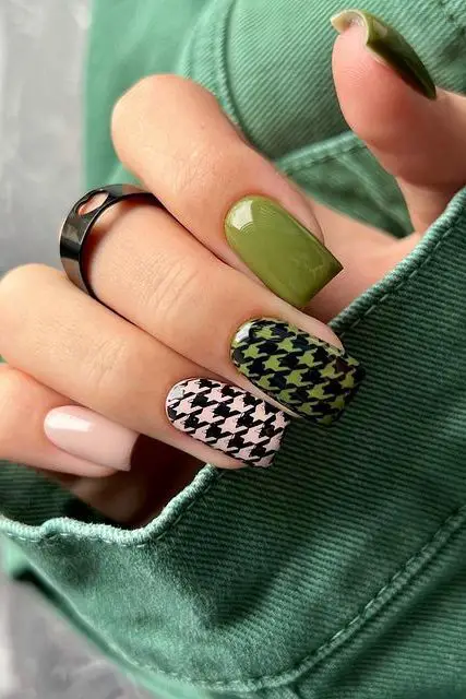 Cute Plaid Nails