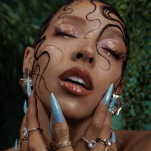 12 Aesthetic Makeup Photoshoot Ideas That Enhance Your Beauty
