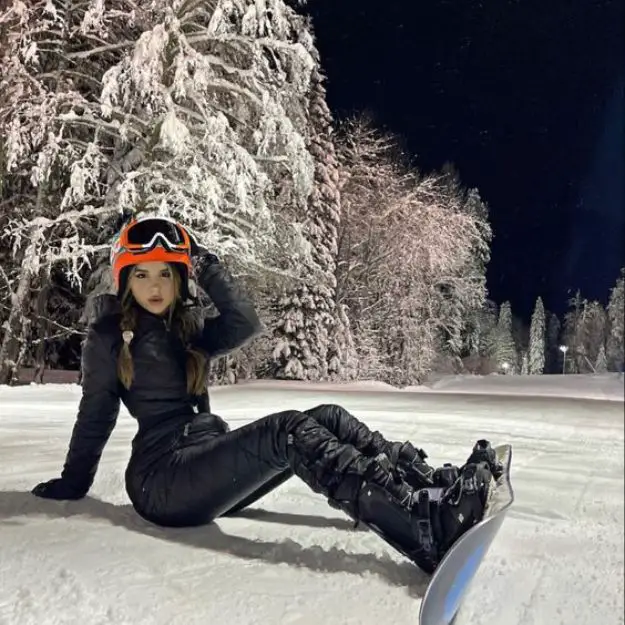 All Black Snowboard Outfit