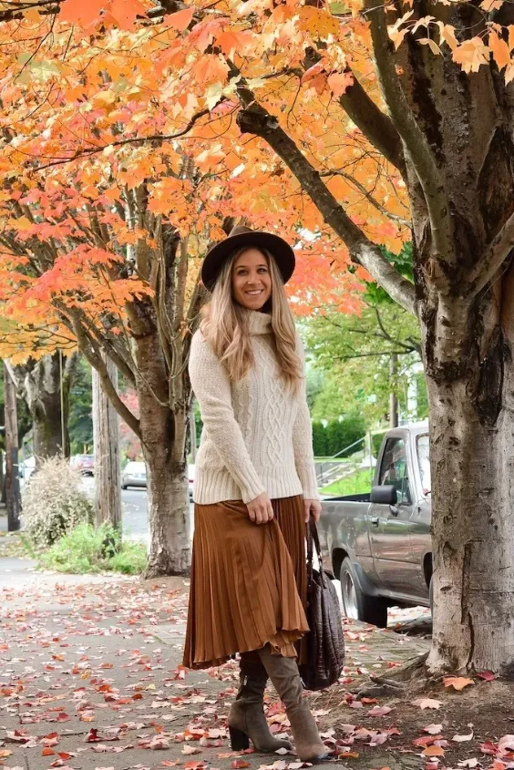 Short Pleated Skirt With Sweater