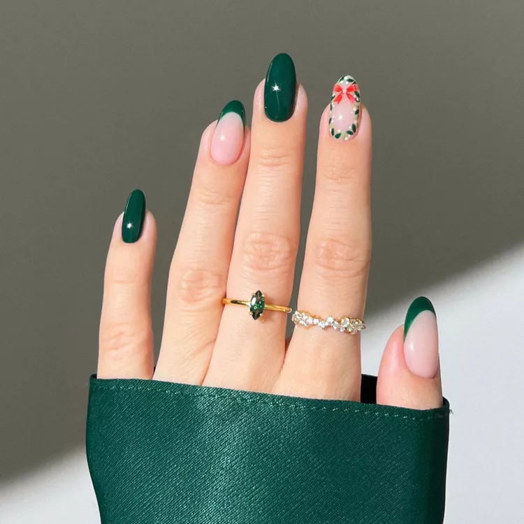 Christmas Green Nails to Freshen Up your Festive Look