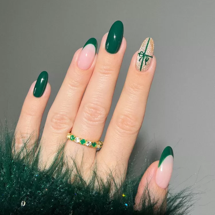 Christmas vibes christmas nail simple