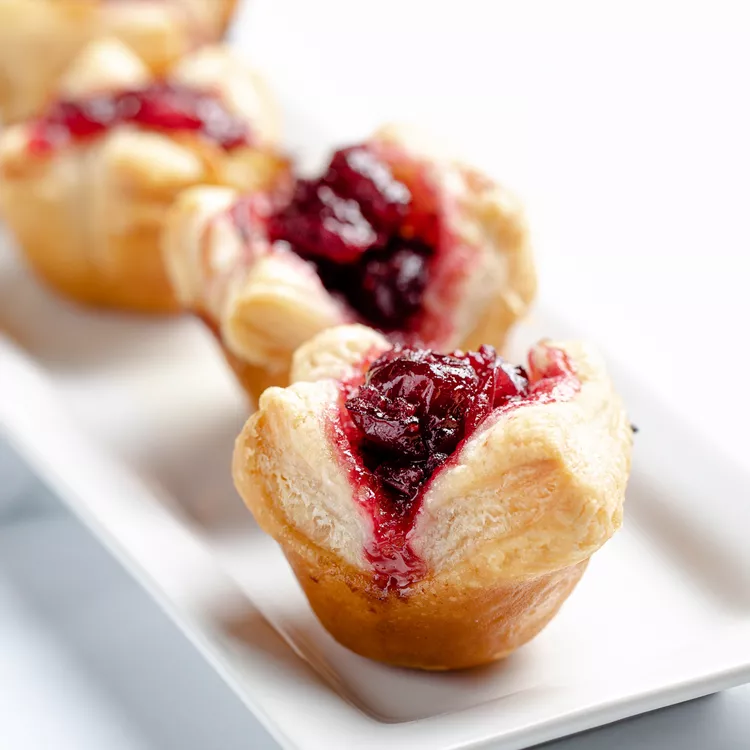 Cranberry Brie Bites with Puff Pastry