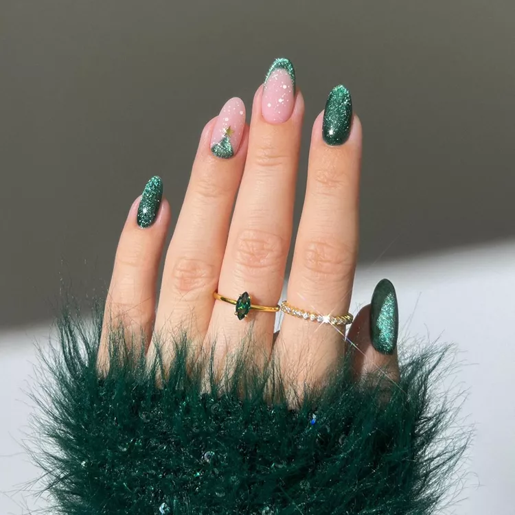 Glitzy Christmas Nail Art Ideas