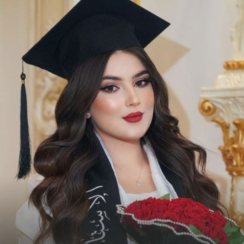 bold makeup for graduation